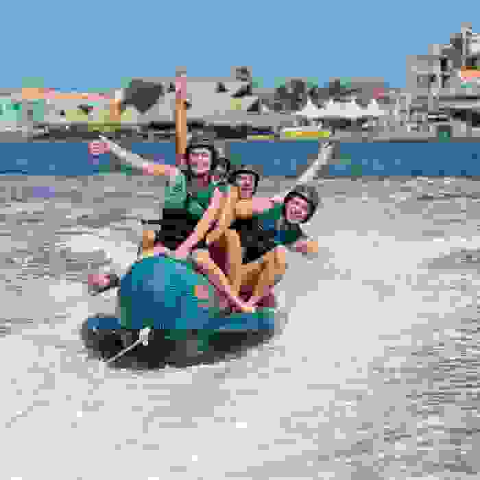 Flotador remolcable Jobe Chaser 4 personas azul con forma de banana